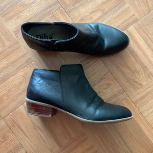 Diba Genuine Leather Sz 9 Ankle Boots